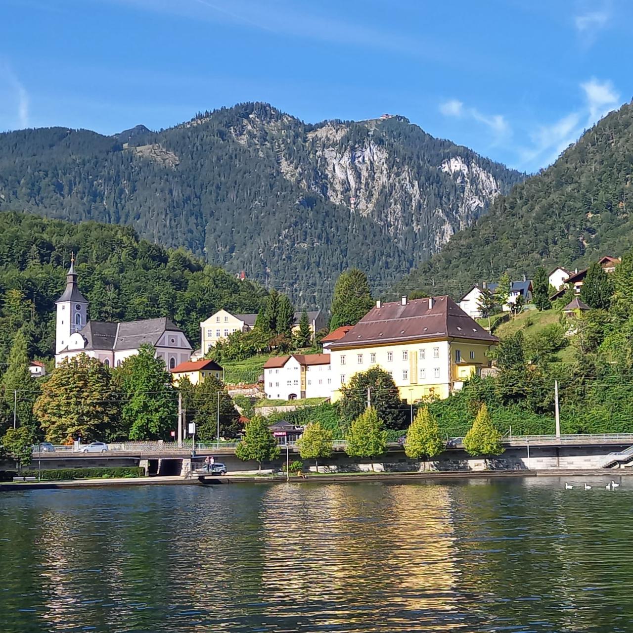 Blick auf Ebensee vom Traunsee aus